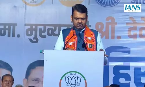CM फडणवीस ने उठाया सवाल: मुंबई में “Hindu” शब्द क्यों छोड़ा गया, वोट बैंक के लिए अपील?