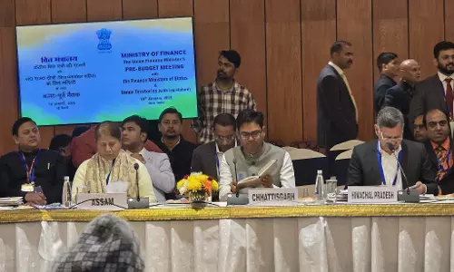 केंद्रीय बजट 2026-27: वित्तमंत्री ओपी चौधरी बैठक में हुए शामिल