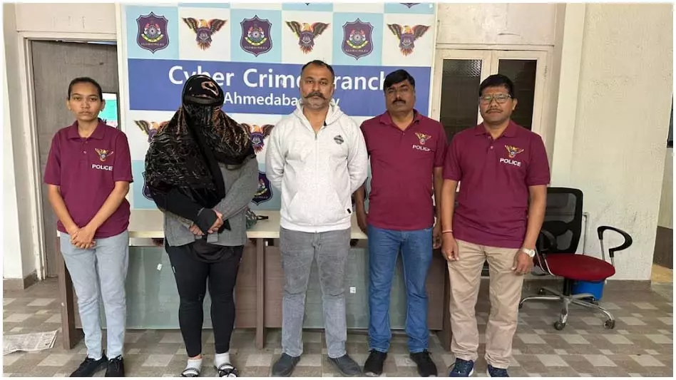 अखबार के संपादक को पुलिस ने किया गिरफ्तार, हनीट्रैप में फंसाकर फिरौती मांगने का सनसनीखेज आरोप अखबार के संपादक को पुलिस ने किया गिरफ्तार, हनीट्रैप में फंसाकर फिरौती मांगने का सनसनीखेज आरोप