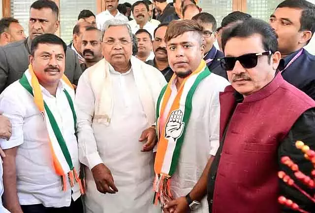 सिद्धारमैया CM के तौर पर अपना पूरा कार्यकाल पूरा करेंगे, DK को उनकी जगह लेनी चाहिए - Zameer Ahmed Khan सिद्धारमैया CM के तौर पर अपना पूरा कार्यकाल पूरा करेंगे, DK को उनकी जगह लेनी चाहिए - Zameer Ahmed Khan