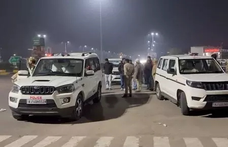 तेज रफ्तार ऑडी ने पैदल चलने वालों को कुचला; एक की मौत, 12 घायल तेज रफ्तार ऑडी ने पैदल चलने वालों को कुचला; एक की मौत, 12 घायल
