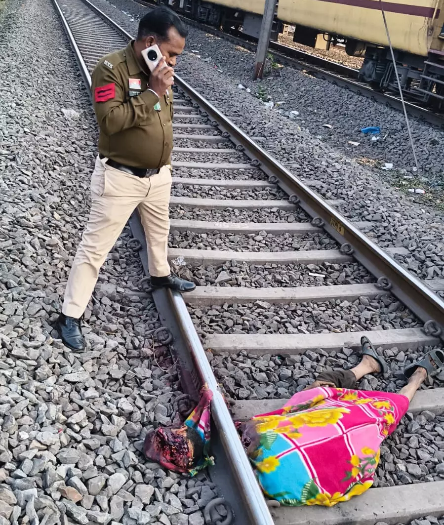 रायगढ़ रेलवे ट्रैक पर अज्ञात व्यक्ति का मिला शव रायगढ़ रेलवे ट्रैक पर अज्ञात व्यक्ति का मिला शव
