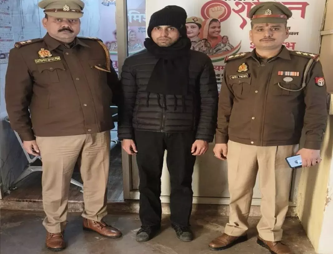 Lucknow: सफेद कोट लव जिहादी गिरफ्तार, कानून का राज कायम Lucknow: सफेद कोट लव जिहादी गिरफ्तार, कानून का राज कायम