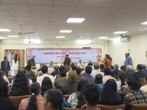 GGU कुलपति को पद से हटाने की मांग, साहित्यकार का किया था अपमानित GGU कुलपति को पद से हटाने की मांग, साहित्यकार का किया था अपमानित