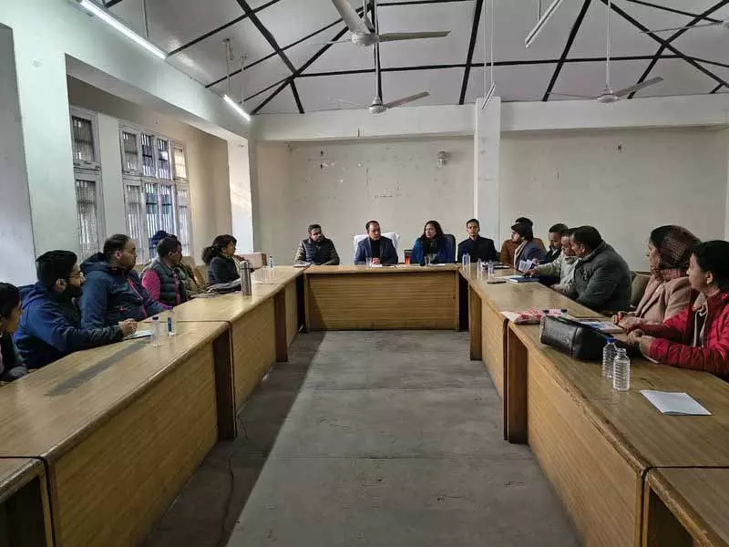 चंबा CMO ने मार्च तक योजनाओं के तहत 100% लक्ष्य हासिल करने पर ज़ोर दिया चंबा CMO ने मार्च तक योजनाओं के तहत 100% लक्ष्य हासिल करने पर ज़ोर दिया
