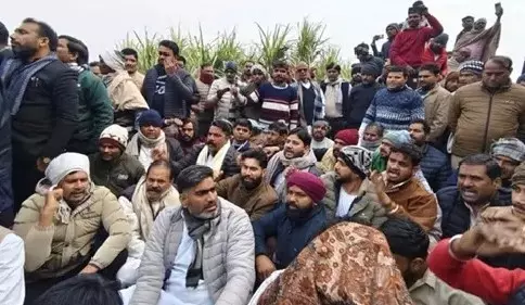 Meerut: मेरठ में कपसाड़ गांव में दहशत, हत्या और अपहरण का मामला Meerut: मेरठ में कपसाड़ गांव में दहशत, हत्या और अपहरण का मामला