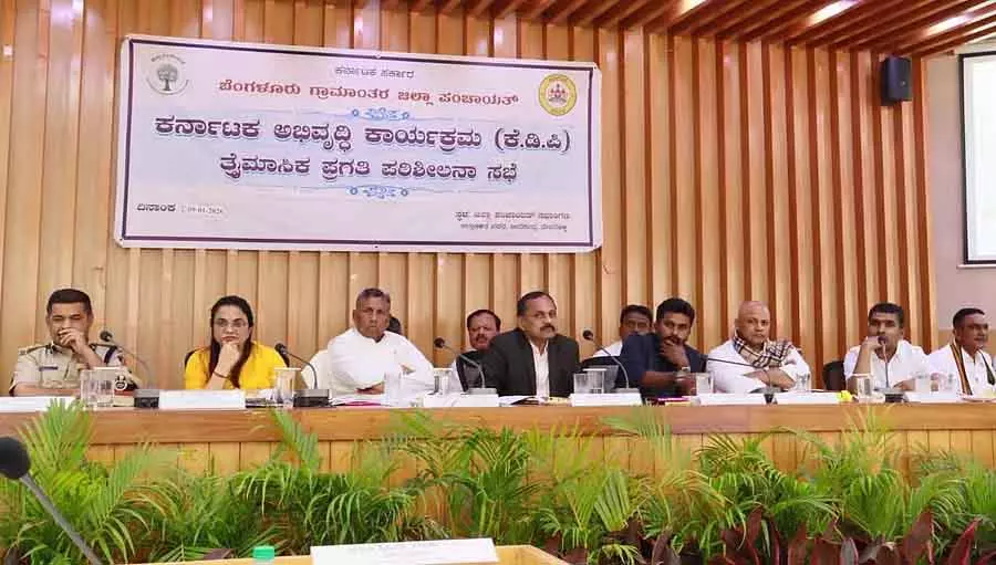 पानी और चारे की कमी के लिए अधिकारी ज़िम्मेदार हैं: K.H. Muniyappa ने चेतावनी दी पानी और चारे की कमी के लिए अधिकारी ज़िम्मेदार हैं: K.H. Muniyappa ने चेतावनी दी