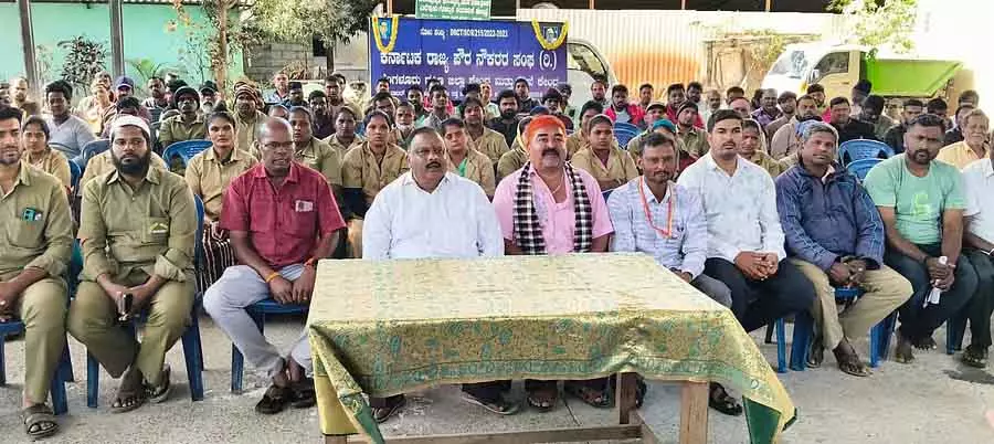 Ramnagar : नगर परिषद ने आरआई के अचानक तबादले की निंदा की Ramnagar : नगर परिषद ने आरआई के अचानक तबादले की निंदा की