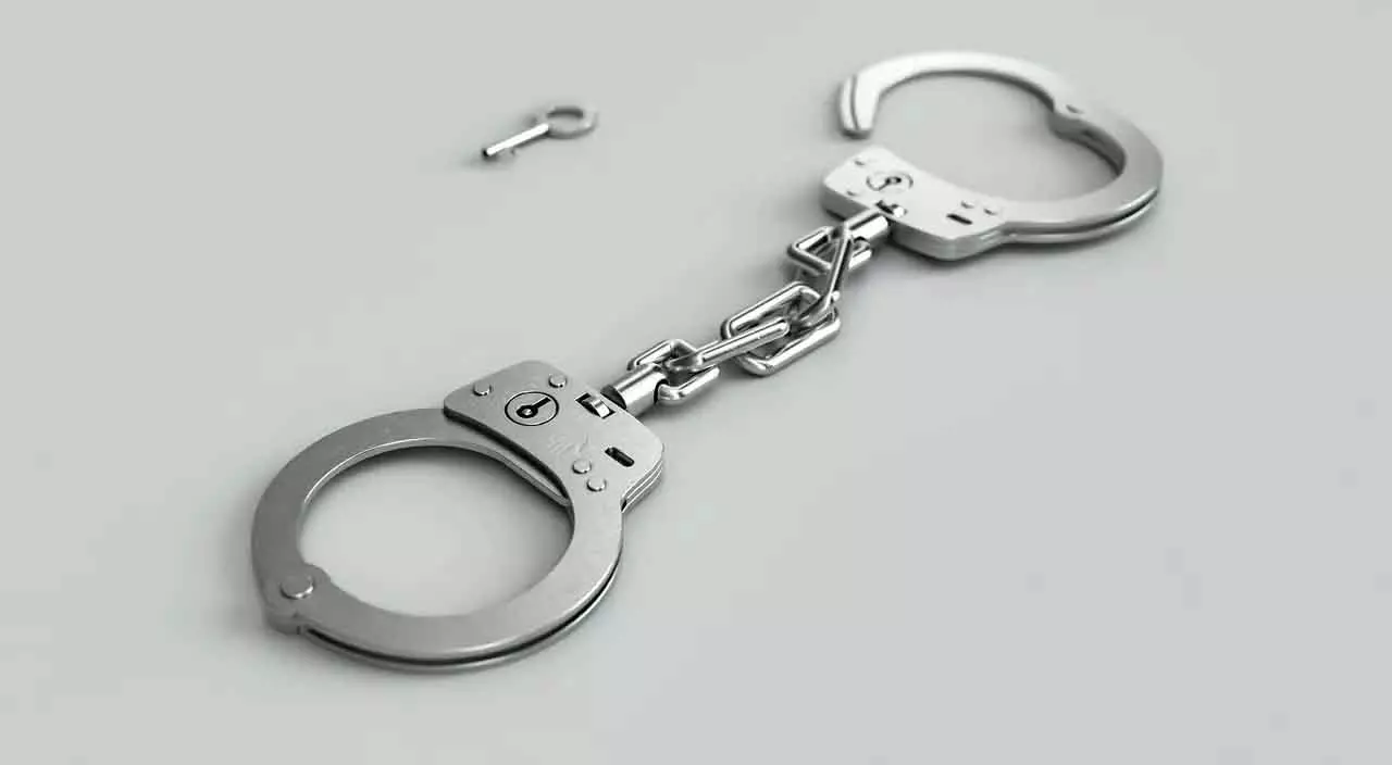 Odisha : कोलकाता पुलिस ने कथित गोल्ड पेमेंट डिफॉल्ट के मामले में बारगढ़ के जाने-माने ज्वैलर को हिरासत में Odisha : कोलकाता पुलिस ने कथित गोल्ड पेमेंट डिफॉल्ट के मामले में बारगढ़ के जाने-माने ज्वैलर को हिरासत में