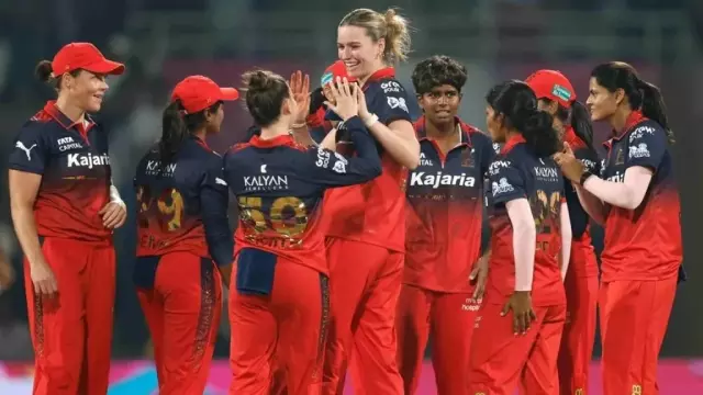 RCB बनाम MI WPL 2026 हाइलाइट्स: आरसीबी ने 3 विकेट से जीत हासिल की RCB बनाम MI WPL 2026 हाइलाइट्स: आरसीबी ने 3 विकेट से जीत हासिल की