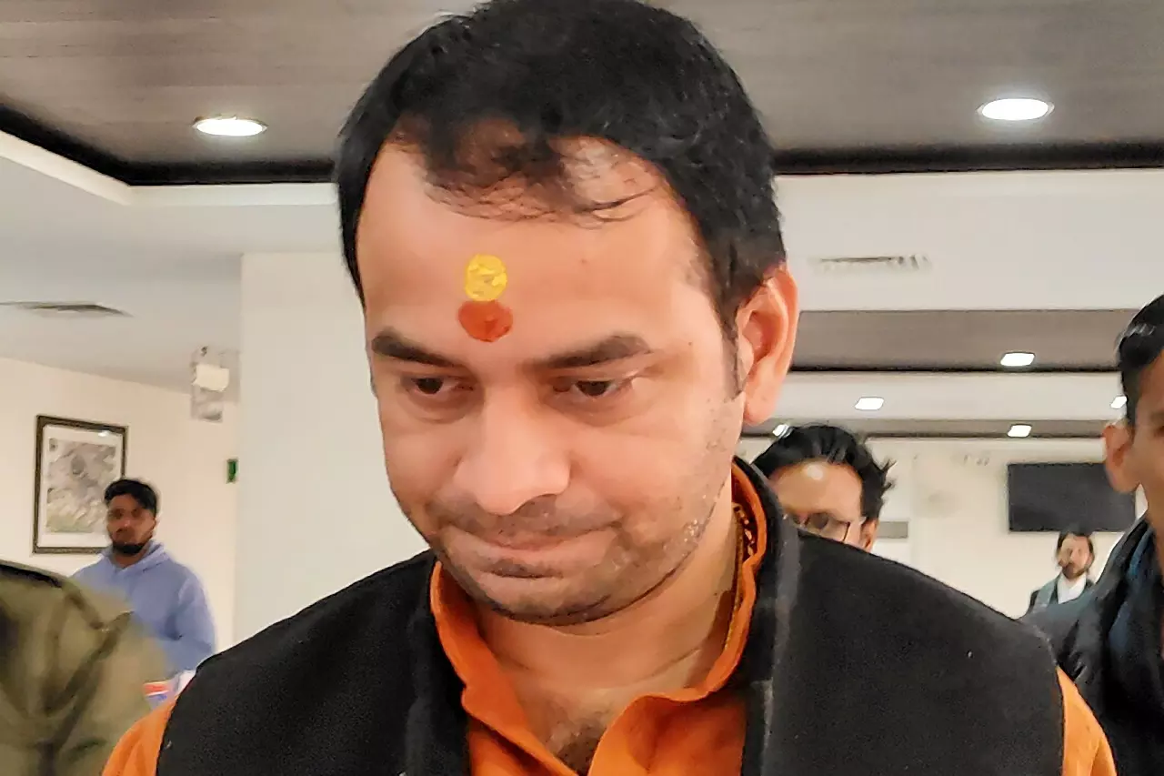 Delhi अदालत में चार्ज फ्रेम, BJP ने लालू परिवार पर हमला बोला Delhi अदालत में चार्ज फ्रेम, BJP ने लालू परिवार पर हमला बोला