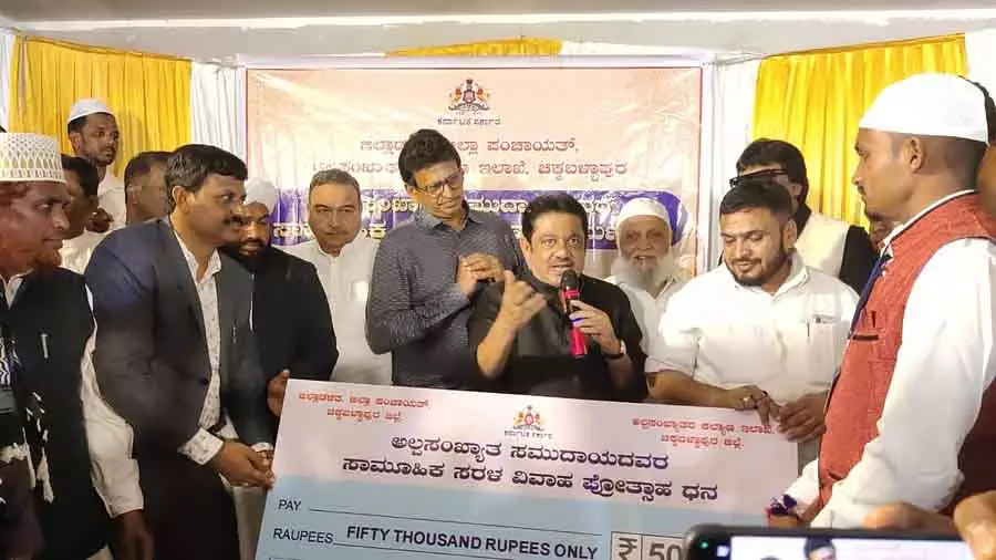 अगर बांग्लादेशी बस रहे हैं, तो यह केंद्र सरकार की नाकामी है: Zameer Ahmed Khan अगर बांग्लादेशी बस रहे हैं, तो यह केंद्र सरकार की नाकामी है: Zameer Ahmed Khan