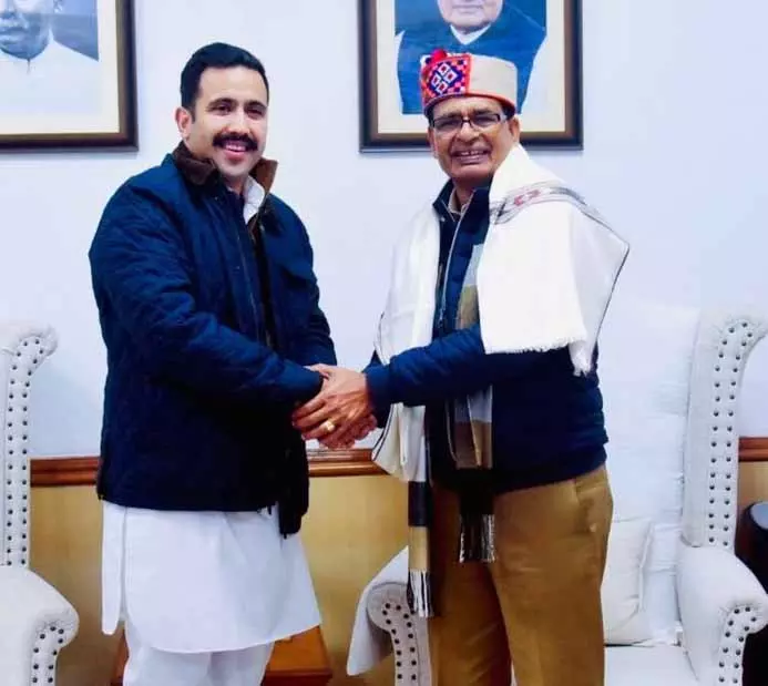 Himachal के मंत्री विक्रमादित्य ने शिवराज चौहान से 294 ग्रामीण सड़क प्रोजेक्ट्स को मंज़ूरी देने की अपील की Himachal के मंत्री विक्रमादित्य ने शिवराज चौहान से 294 ग्रामीण सड़क प्रोजेक्ट्स को मंज़ूरी देने की अपील की