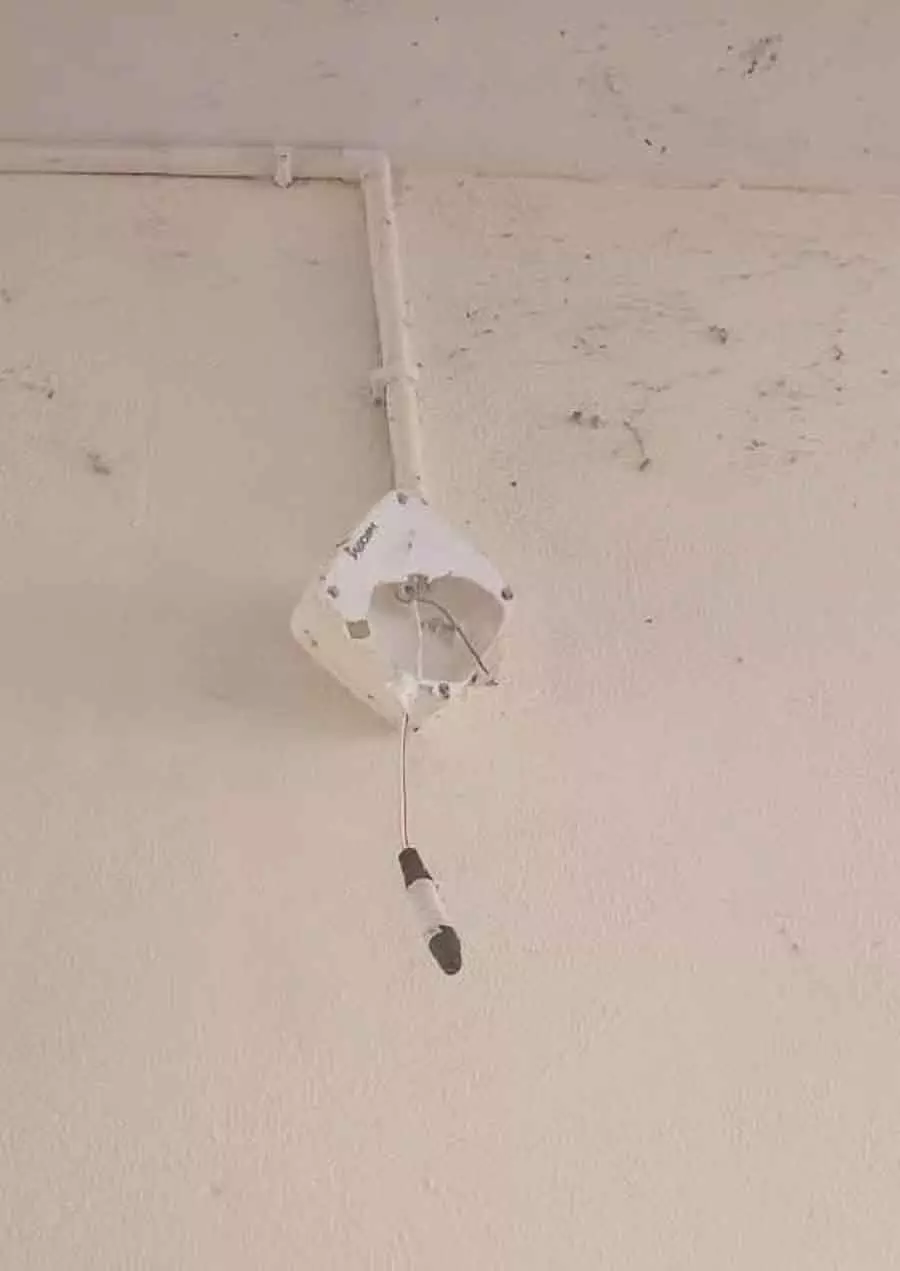 Kolar : सरकारी हाई स्कूल से CCTV चोरी हो गया Kolar : सरकारी हाई स्कूल से CCTV चोरी हो गया