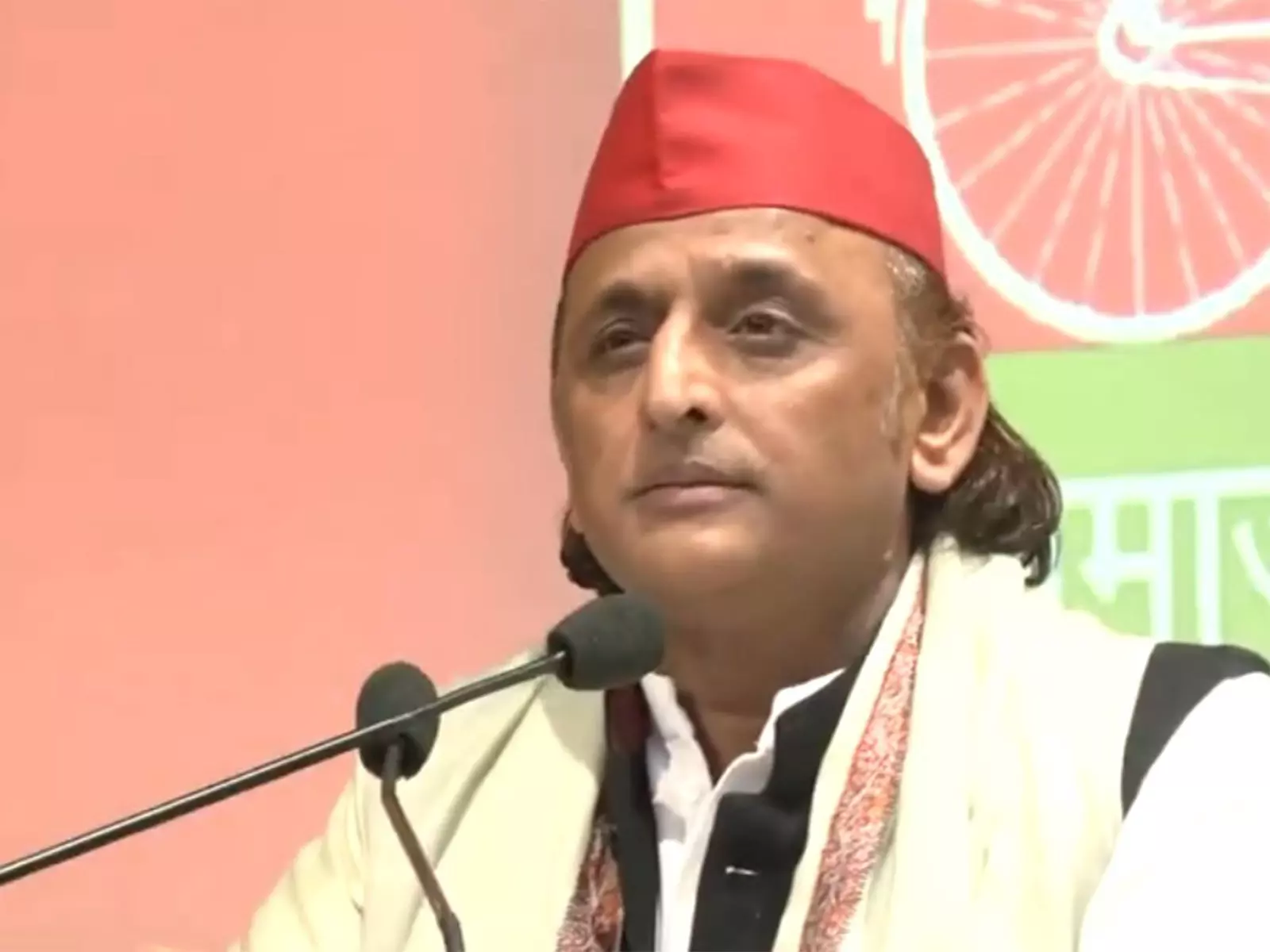 अखिलेश यादव ने Lucknow के बाद यूपी की मसौदा मतदाता सूची पर चुनाव आयोग की विश्वसनीयता पर सवाल उठाया अखिलेश यादव ने Lucknow के बाद यूपी की मसौदा मतदाता सूची पर चुनाव आयोग की विश्वसनीयता पर सवाल उठाया