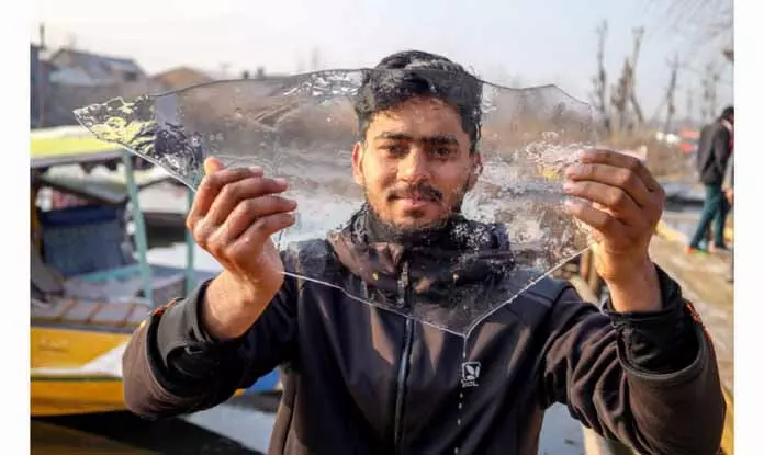 Srinagar में मौसम का सबसे कम तापमान -6°C दर्ज किया गया, जम्मू में पारा गिरा Srinagar में मौसम का सबसे कम तापमान -6°C दर्ज किया गया, जम्मू में पारा गिरा