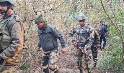 Samba में पाकिस्तानी ड्रोन से हथियार की खेप पकड़ी गई Samba में पाकिस्तानी ड्रोन से हथियार की खेप पकड़ी गई