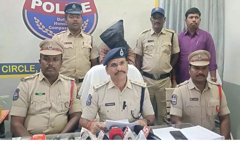 अवैध संबंध में बाधा डालने के आरोप में Murder का आरोपी गिरफ्तार अवैध संबंध में बाधा डालने के आरोप में Murder का आरोपी गिरफ्तार
