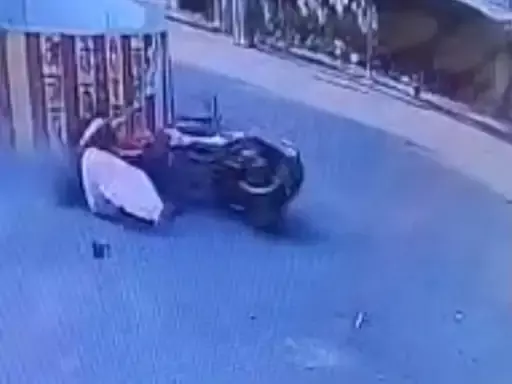 महिला टीचर को कार ने लिया चपेट में, ठोकर मारकर फरार महिला टीचर को कार ने लिया चपेट में, ठोकर मारकर फरार