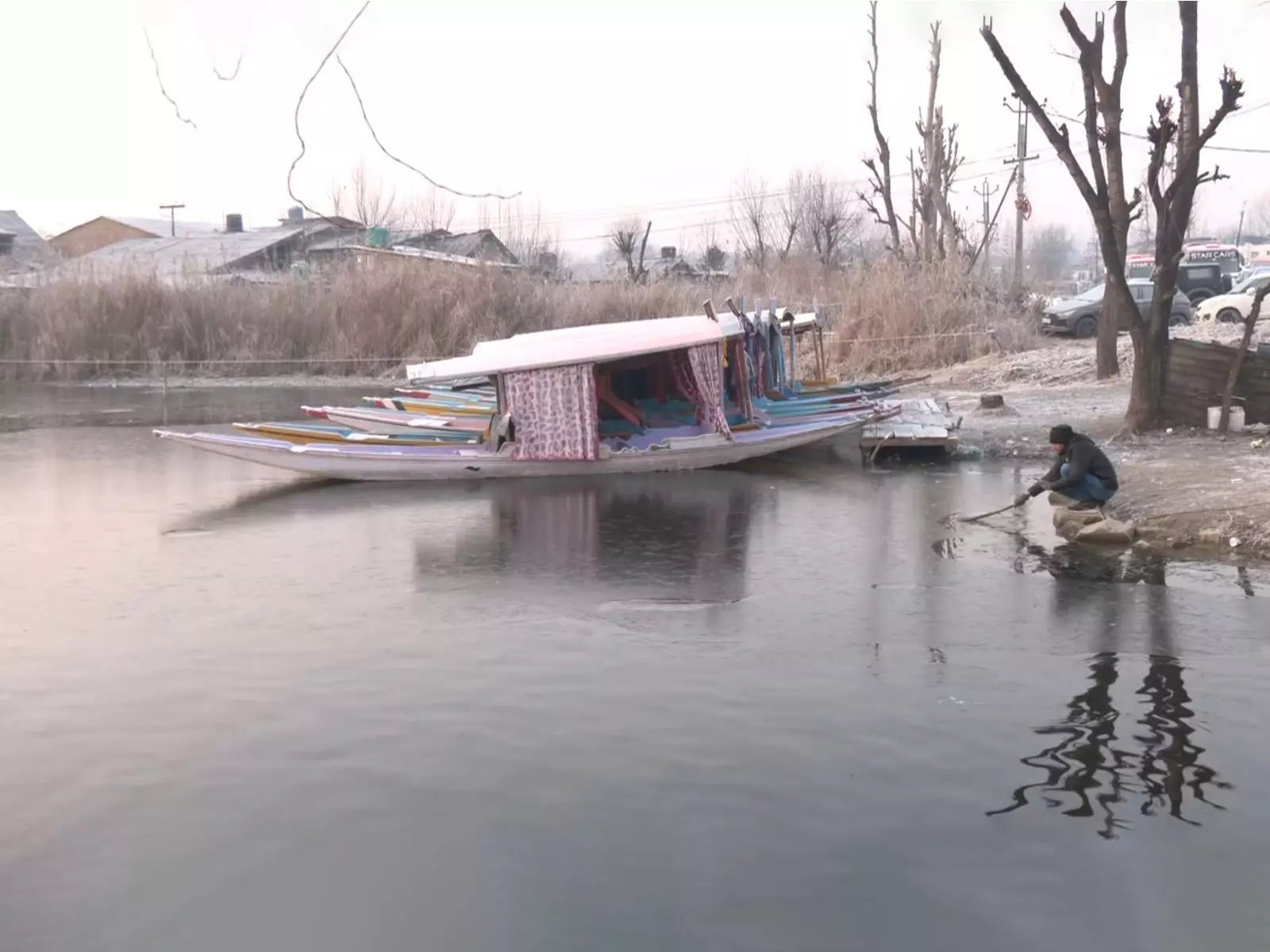 Kashmir की डल झील जमी Kashmir की डल झील जमी
