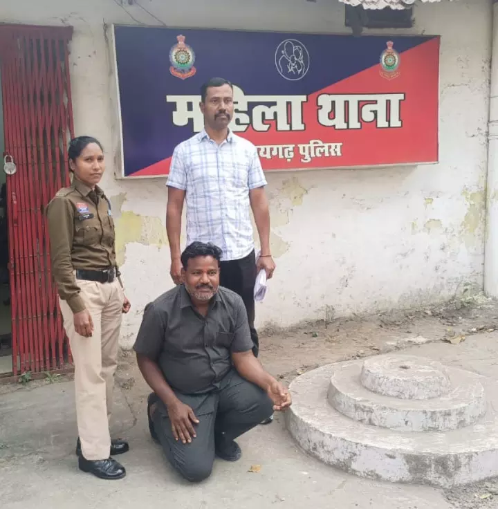 स्कूटी सवार किशोरी के साथ छेड़खानी, अधेड़ व्यक्ति गिरफ्तार स्कूटी सवार किशोरी के साथ छेड़खानी, अधेड़ व्यक्ति गिरफ्तार