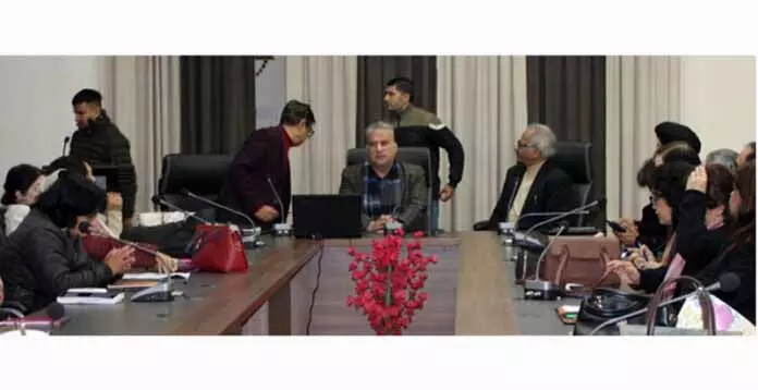 JAMMU: डायरेक्टर कॉलेजेज ने प्रिंसिपल्स की मीटिंग की अध्यक्षता की JAMMU: डायरेक्टर कॉलेजेज ने प्रिंसिपल्स की मीटिंग की अध्यक्षता की