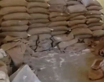 सेल्समैन ने 70 क्विंटल चावल किया गायब, कलेक्टर से शिकायत सेल्समैन ने 70 क्विंटल चावल किया गायब, कलेक्टर से शिकायत