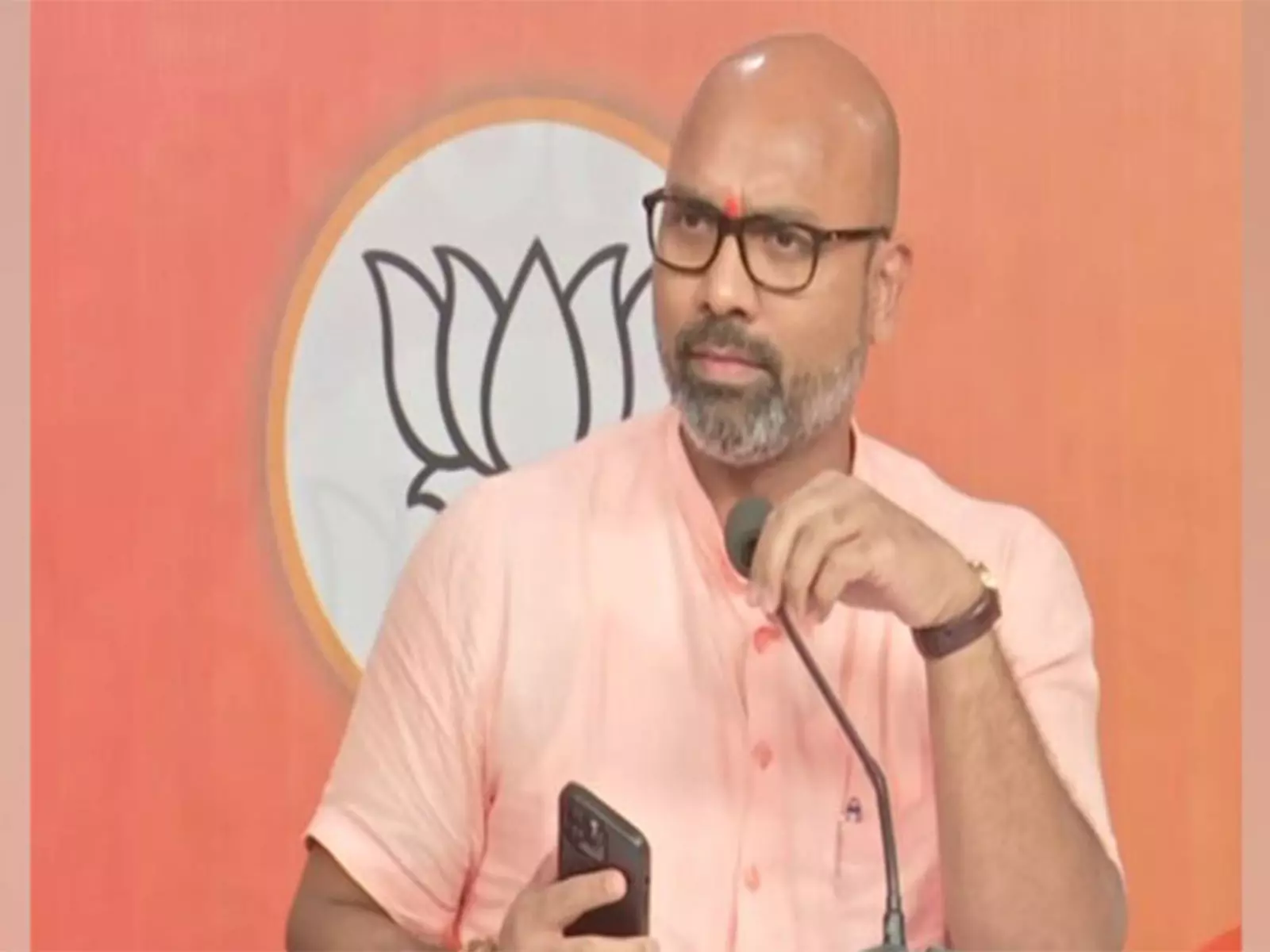 BJP पर नाम बदलने की राजनीति को बढ़ावा देने का आरोप BJP पर नाम बदलने की राजनीति को बढ़ावा देने का आरोप
