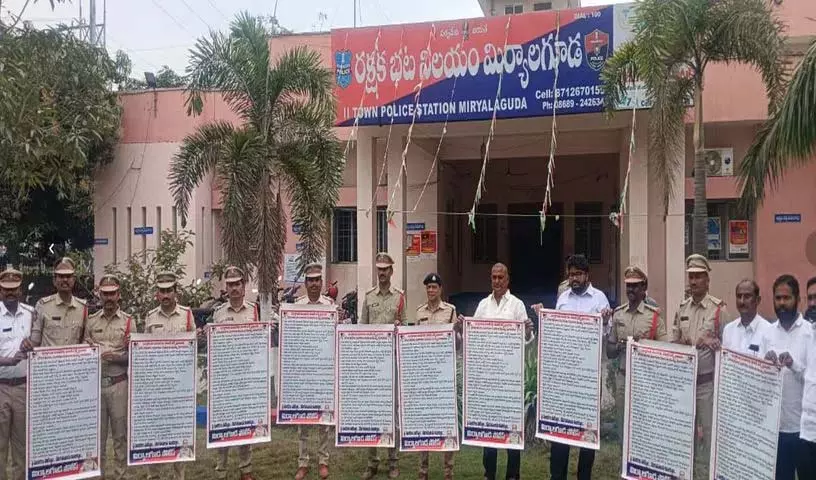 त्योहार के लिए गांवों में जाने वालों को सावधानी बरतनी चाहिए: DSP राजशेखर राजू त्योहार के लिए गांवों में जाने वालों को सावधानी बरतनी चाहिए: DSP राजशेखर राजू