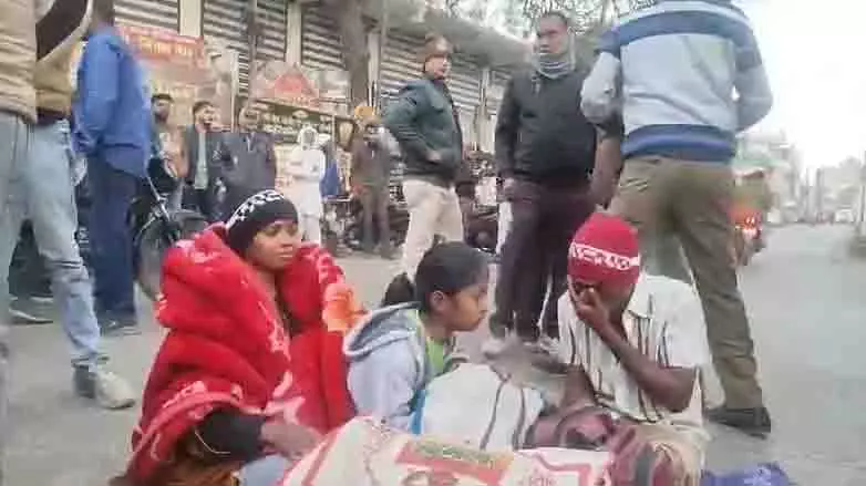 Sehore में हाईवे पर नवजात बेटी का अंतिम संस्कार किया गया Sehore में हाईवे पर नवजात बेटी का अंतिम संस्कार किया गया