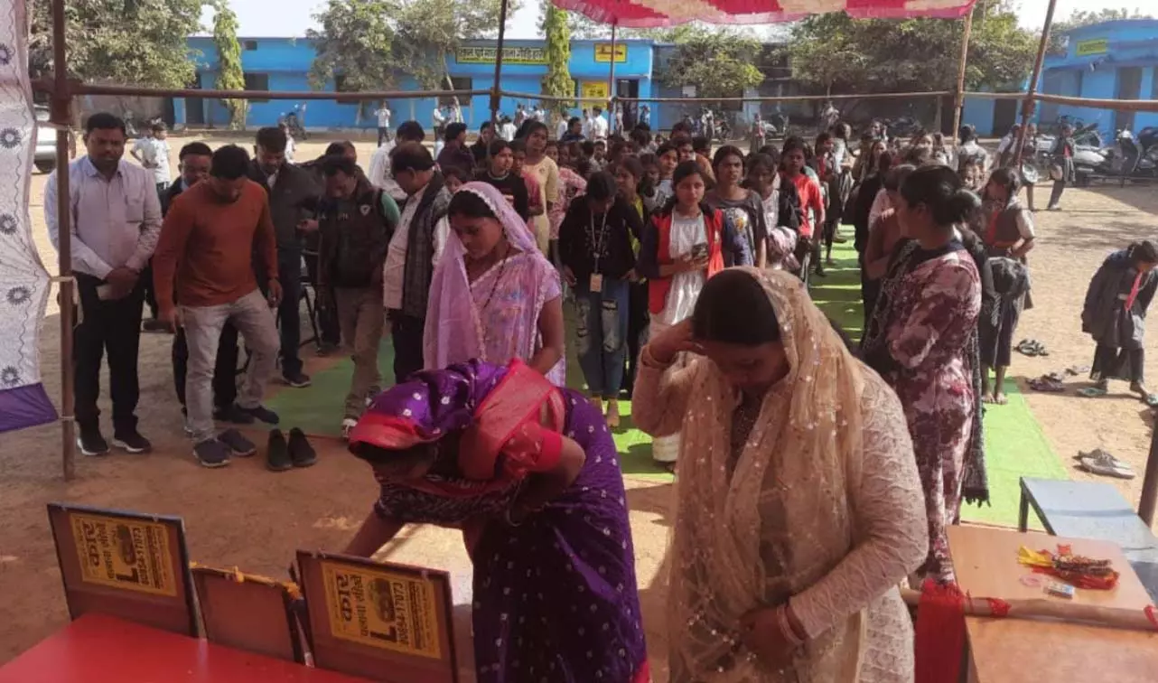 नशा मुक्त समाज में युवा थीम पर कन्या शाला सारंगढ़ में लगाया गया शिविर नशा मुक्त समाज में युवा थीम पर कन्या शाला सारंगढ़ में लगाया गया शिविर