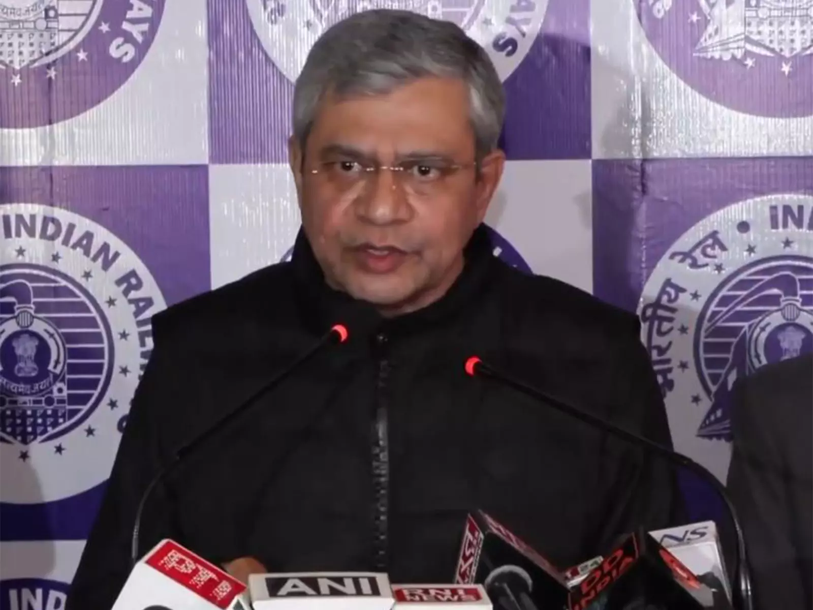 2026 में रेलवे रखरखाव गतिविधियों में एआई का व्यापक रूप से उपयोग किया जाएगा: Ashwini Vaishnav 2026 में रेलवे रखरखाव गतिविधियों में एआई का व्यापक रूप से उपयोग किया जाएगा: Ashwini Vaishnav