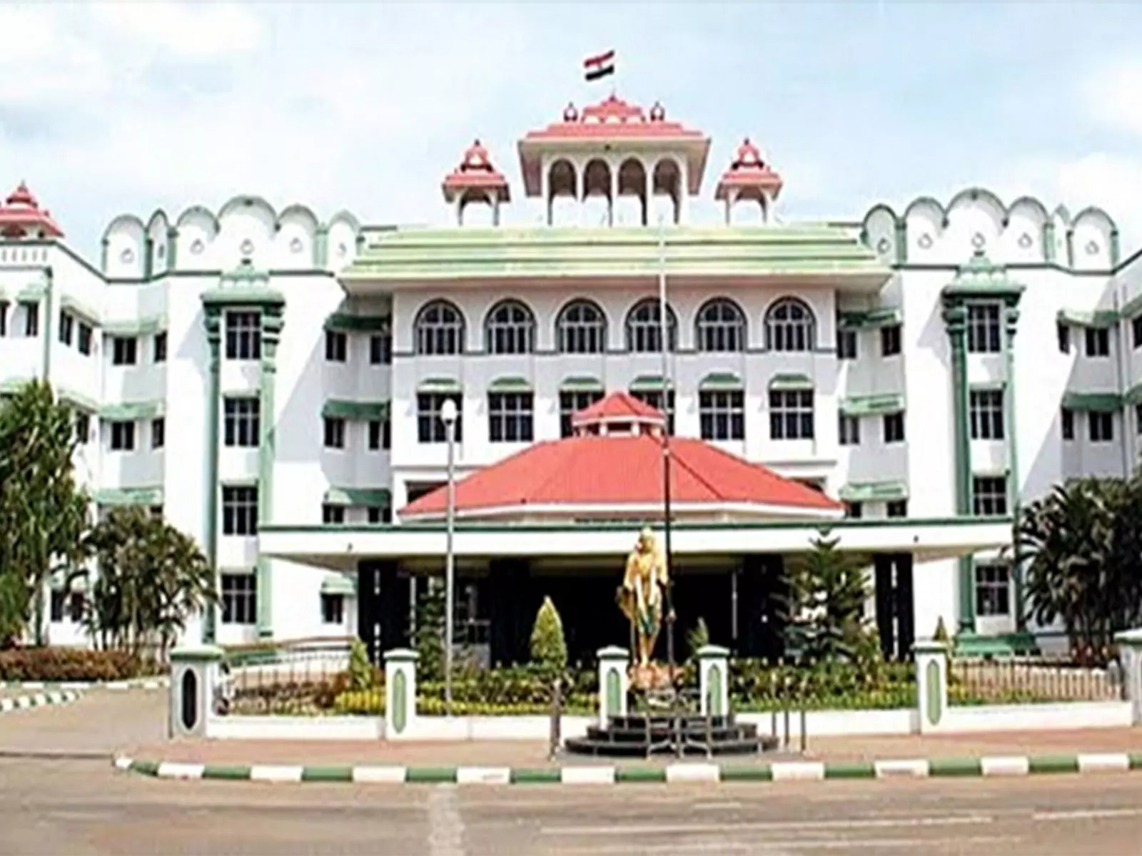 Madras High Court ने दीपाथून दीपक अवमानना मामले में अधिकारियों को फटकारा Madras High Court ने दीपाथून दीपक अवमानना मामले में अधिकारियों को फटकारा