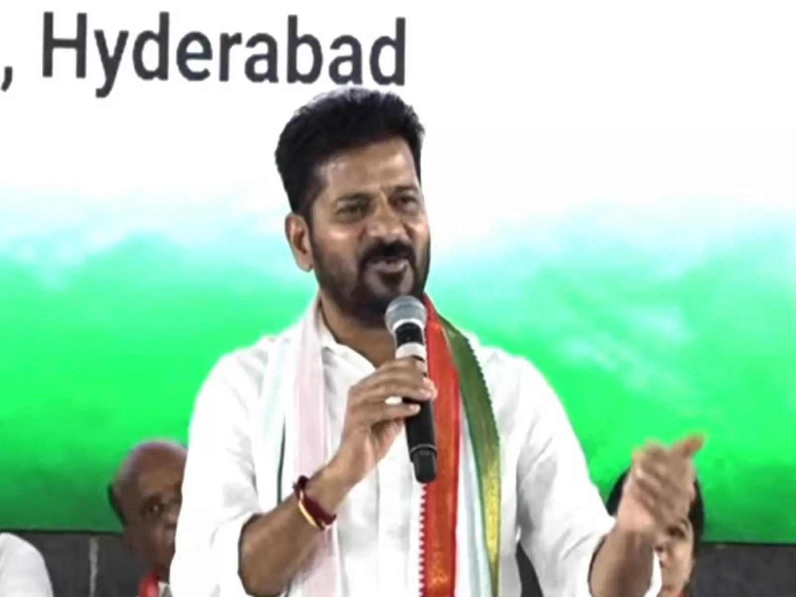 Revanth Reddy ने नायडू से कृष्णा परियोजनाओं में बाधा दूर करने का किया आग्रह Revanth Reddy ने नायडू से कृष्णा परियोजनाओं में बाधा दूर करने का किया आग्रह