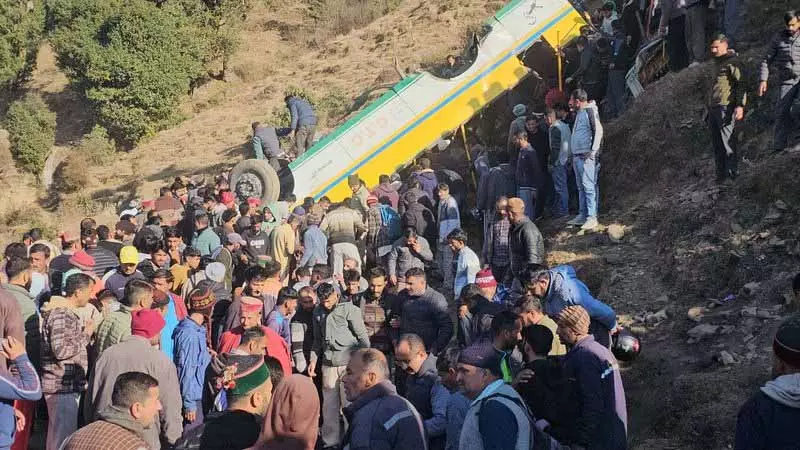 Himachal बस हादसे में 14 की मौत Himachal बस हादसे में 14 की मौत