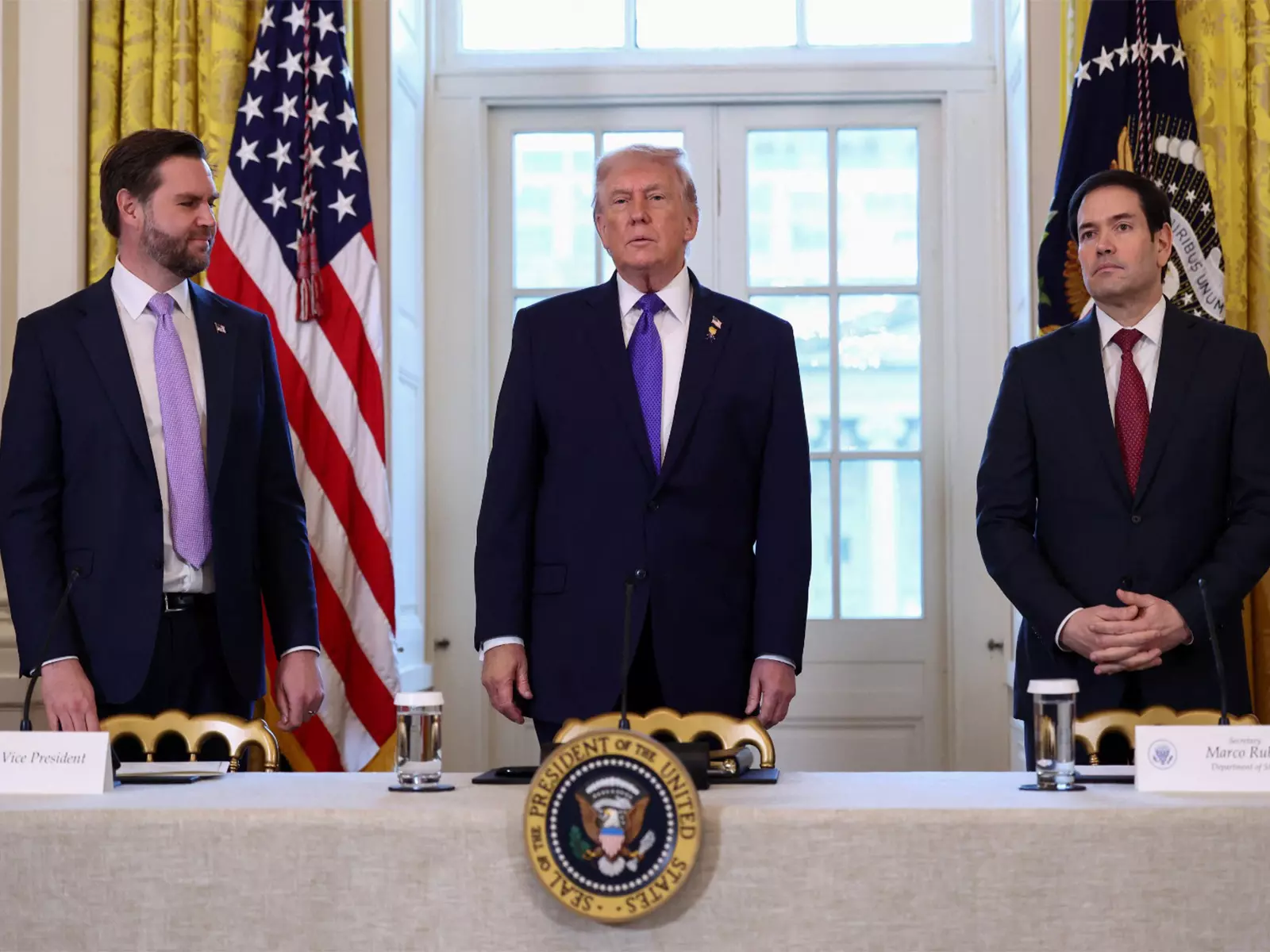 Trump ने वेनेजुएला तेल उद्योग की सुरक्षा का भरोसा दिया Trump ने वेनेजुएला तेल उद्योग की सुरक्षा का भरोसा दिया