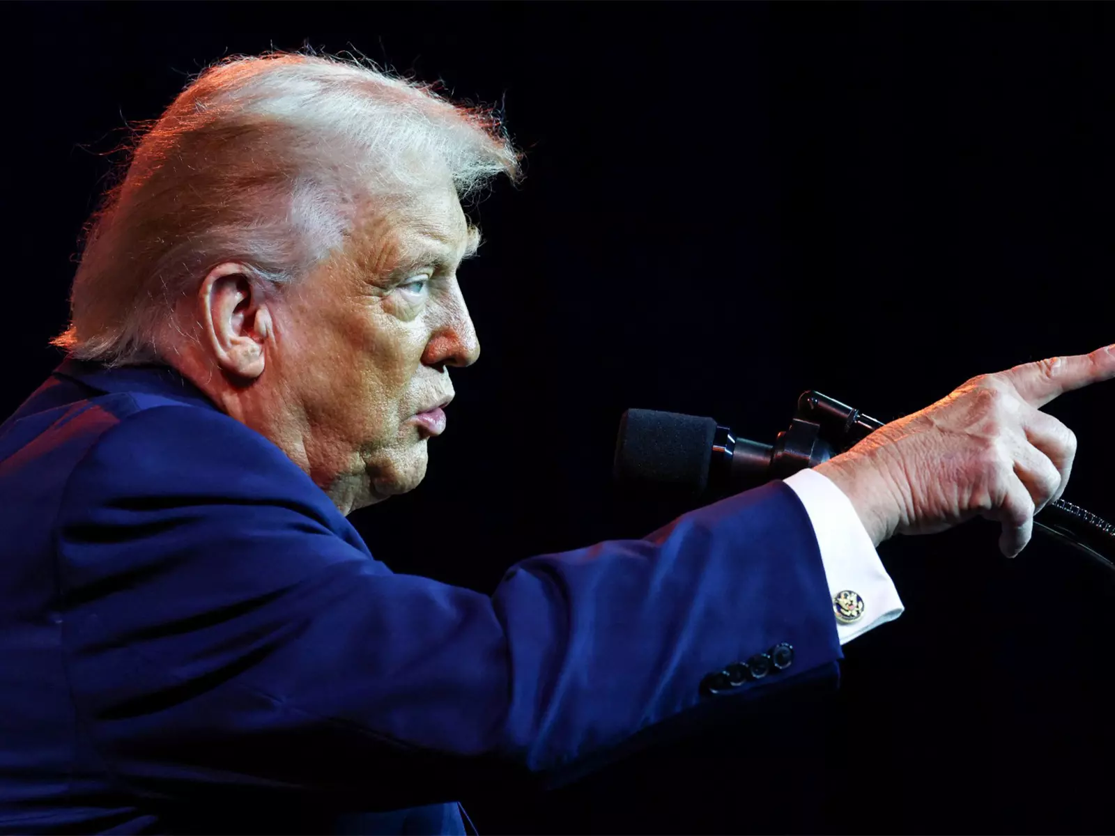 Trump की ईरान को चेतावनी, अमेरिका रखे हुए है कड़ी नजर Trump की ईरान को चेतावनी, अमेरिका रखे हुए है कड़ी नजर