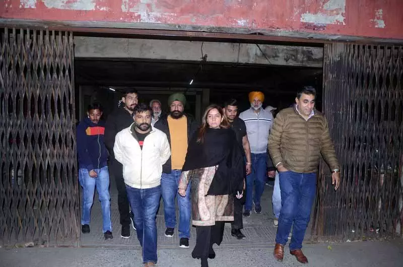 Amritsar के सीनियर डिप्टी मेयर ने भंडारी ब्रिज मार्केट का निरीक्षण किया Amritsar के सीनियर डिप्टी मेयर ने भंडारी ब्रिज मार्केट का निरीक्षण किया