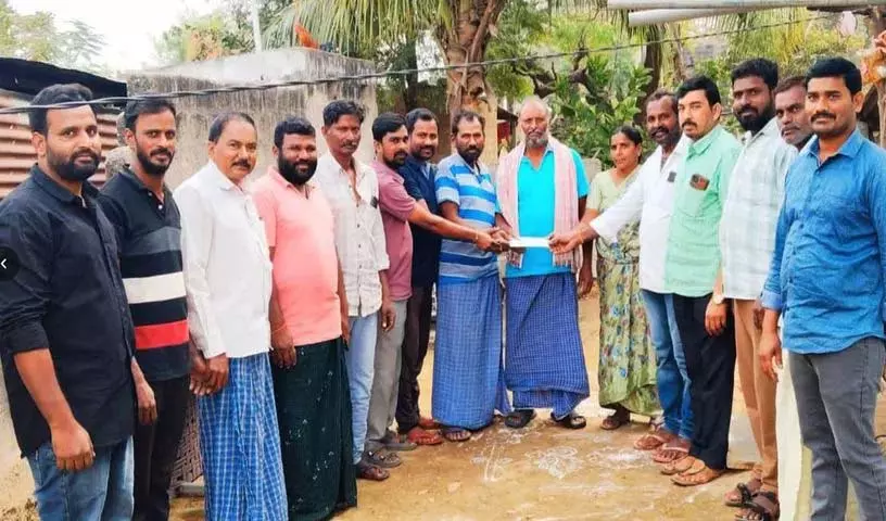 सरकार ने Lingala गांव के जरूरतमंद परिवारों को आर्थिक मदद दी सरकार ने Lingala गांव के जरूरतमंद परिवारों को आर्थिक मदद दी