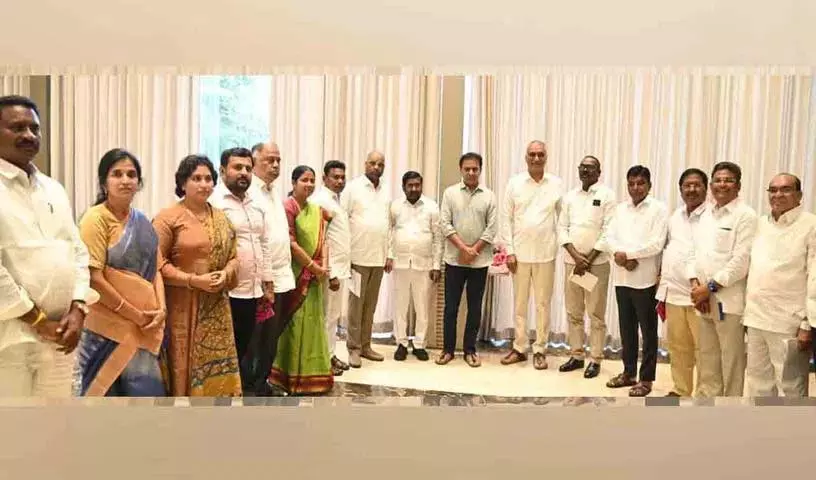 शहरी लोग नगर निगम चुनावों में कांग्रेस को सबक जरूर सिखाएंगे: KTR शहरी लोग नगर निगम चुनावों में कांग्रेस को सबक जरूर सिखाएंगे: KTR