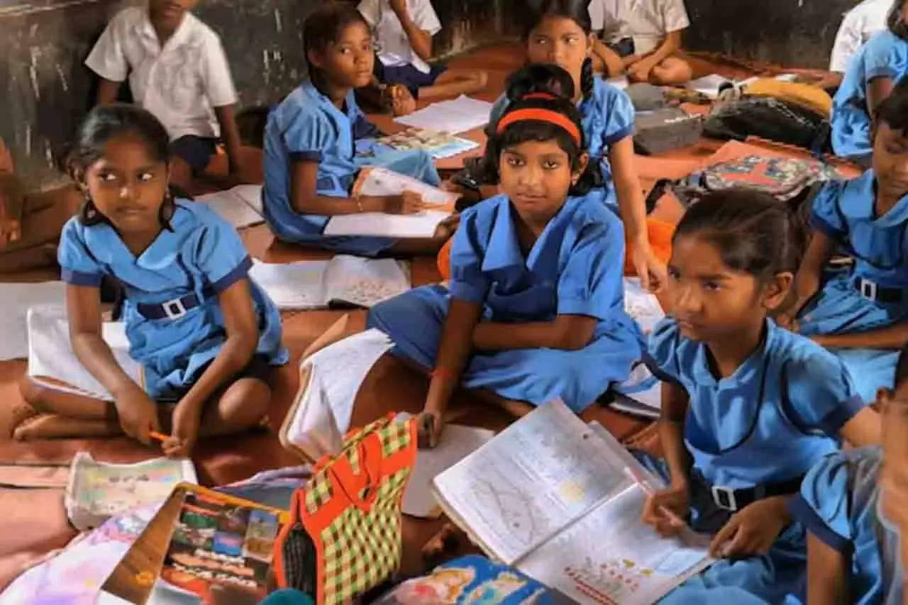 Odisha: स्कूल टीचर गैर-हाज़िर छात्रों के घर जाएंगे Odisha: स्कूल टीचर गैर-हाज़िर छात्रों के घर जाएंगे