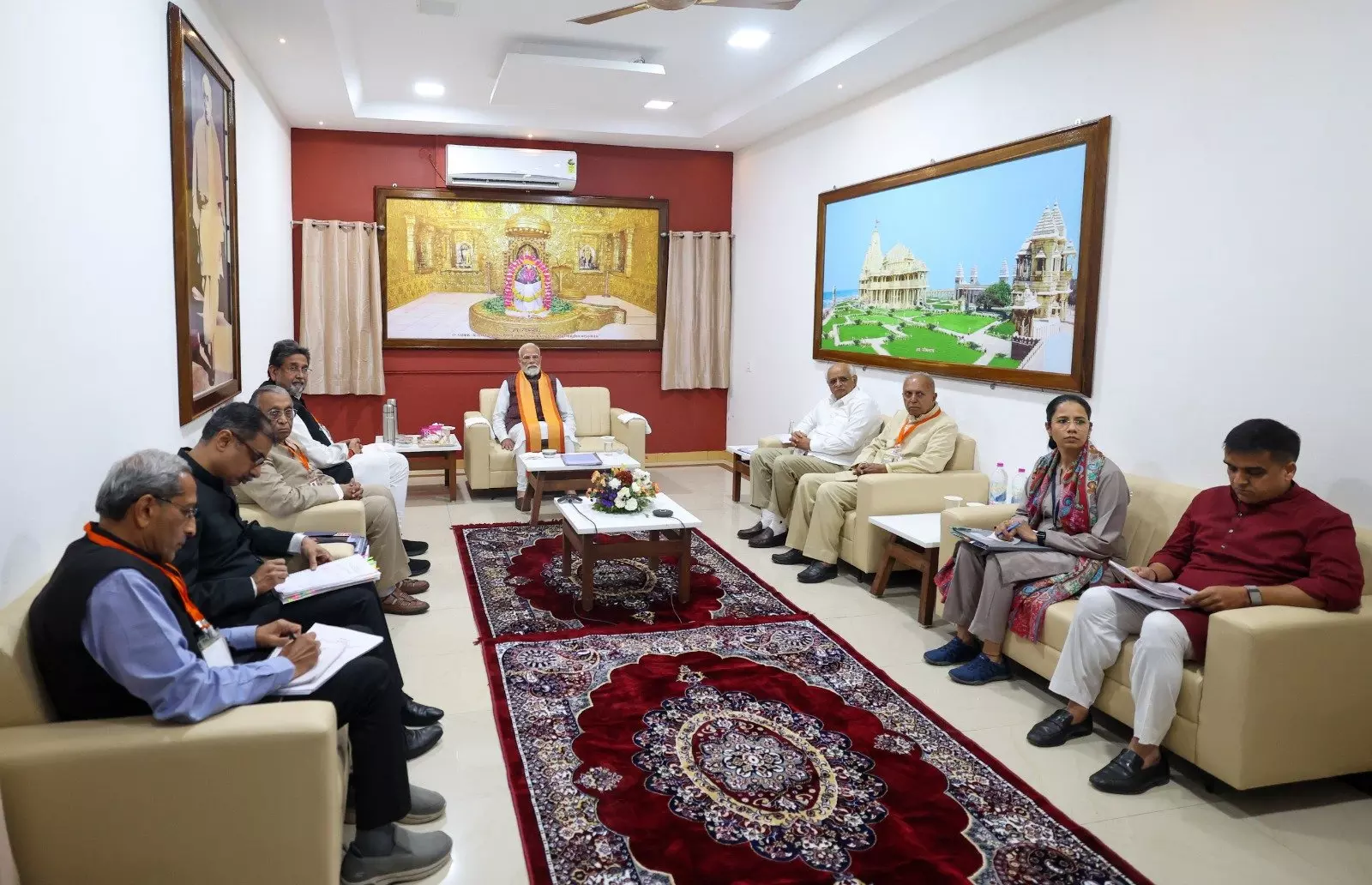 सोमनाथ ट्रस्ट में बैठक की अध्यक्षता, मंदिर परिसर और तीर्थ सुविधाओं पर मंथन सोमनाथ ट्रस्ट में बैठक की अध्यक्षता, मंदिर परिसर और तीर्थ सुविधाओं पर मंथन