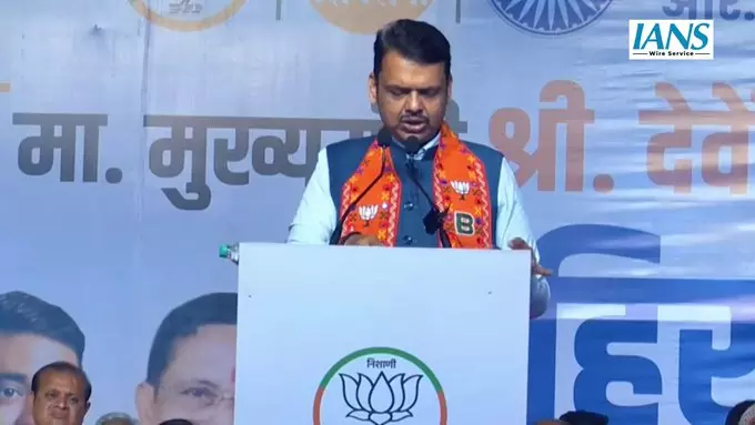 CM फडणवीस ने उठाया सवाल: मुंबई में “Hindu” शब्द क्यों छोड़ा गया, वोट बैंक के लिए अपील? CM फडणवीस ने उठाया सवाल: मुंबई में “Hindu” शब्द क्यों छोड़ा गया, वोट बैंक के लिए अपील?