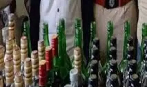 Uttarakhand: आबकारी विभाग ने छापा मारकर अवैध देसी शराब जब्त की Uttarakhand: आबकारी विभाग ने छापा मारकर अवैध देसी शराब जब्त की