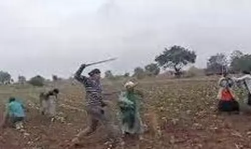 Bihar: दो पक्षों में जमकर चले लाठी-डंडे, एक दर्जन से अधिक घायल Bihar: दो पक्षों में जमकर चले लाठी-डंडे, एक दर्जन से अधिक घायल