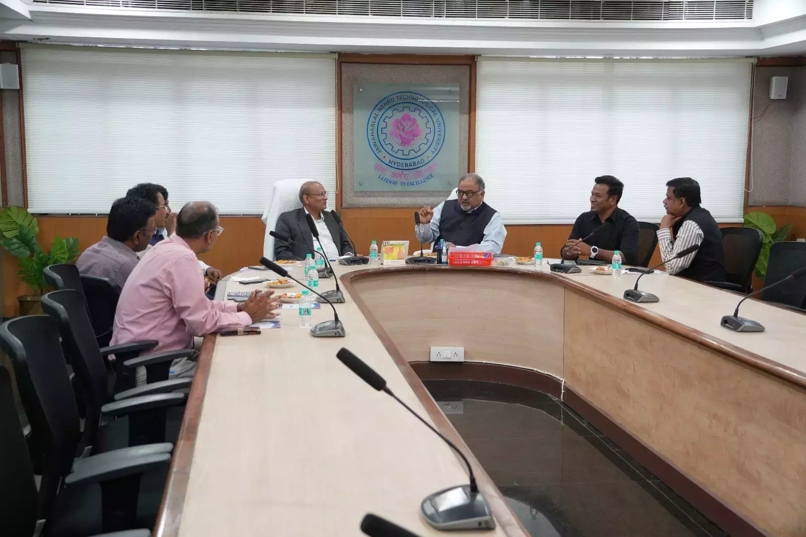 BHEL ने JNTUH और मेदाराम के साथ अकादमिक अनुसंधान गठजोड़ की मांग की BHEL ने JNTUH और मेदाराम के साथ अकादमिक अनुसंधान गठजोड़ की मांग की