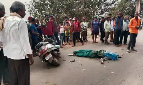 शिक्षिका को हाईवा ने लिया चपेट में, भखारा-कौही रोड में मौत