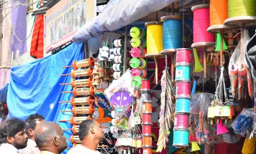 Telangana: छह बाइक सवार जानलेवा ‘चीनी मांझा’ के शिकार