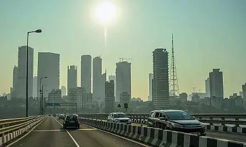 Mumbai : तापमान 22 डिग्री सेल्सियस तक गिरा, AQI 200 के करीब Mumbai : तापमान 22 डिग्री सेल्सियस तक गिरा, AQI 200 के करीब