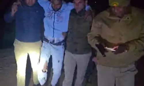 चॉकलेट का लालच देकर 7 वर्षीय बच्ची से दुष्कर्म, मुठभेड़ के बाद आरोपी गिरफ्तार चॉकलेट का लालच देकर 7 वर्षीय बच्ची से दुष्कर्म, मुठभेड़ के बाद आरोपी गिरफ्तार
